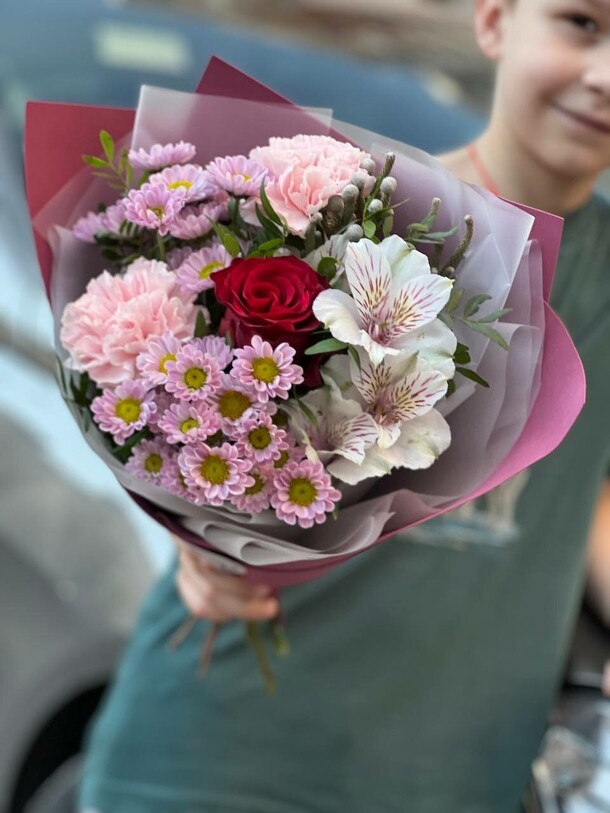 Букет классный школьник, артикул F1316026 - 3025 рублей, доставка по городу. Flawery - доставка цветов