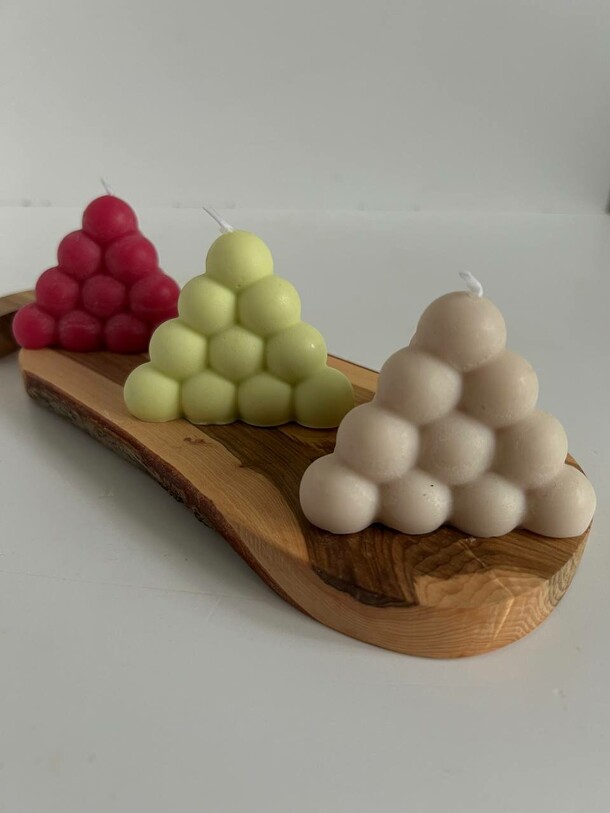 Набор из 3х свечей пирамидки, артикул F1337002 - 1575 рублей, доставка по городу. Flawery - доставка цветов