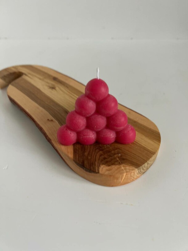 Свеча ручной работы пирамидка, артикул F1337005 - 648 рублей, доставка по городу. Flawery - доставка цветов