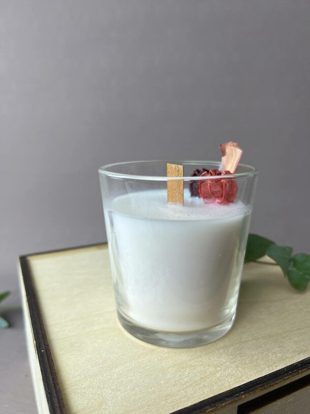 Свеча карамельный мусс, артикул F1350402 - 1200 рублей, доставка по городу. Flawery - доставка цветов