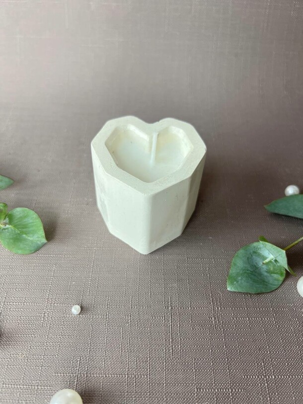 Свеча сердечко, артикул F1350411 - 675 рублей, доставка по городу. Flawery - доставка цветов