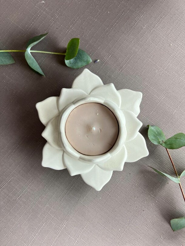 Свеча лотос, артикул F1350415 - 1230 рублей, доставка по городу. Flawery - доставка цветов