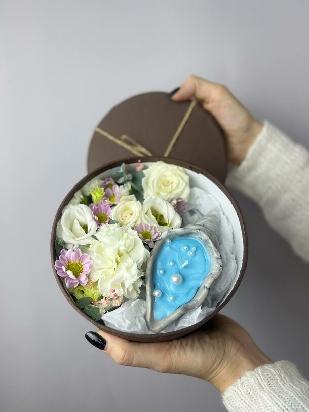 Подарочная коробка, артикул F1350423 - 2325 рублей, доставка по городу. Flawery - доставка цветов