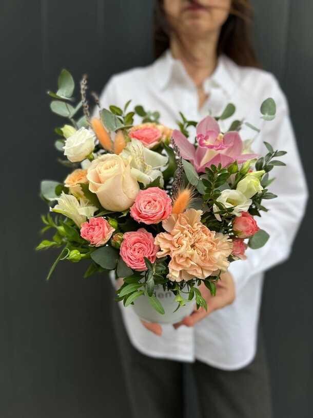 Цветы в коробке лучший день, артикул F1452018 - 3675 рублей, доставка по городу. Flawery - доставка цветов