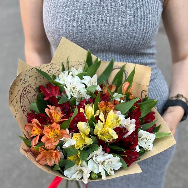 Букет астральная альстромерия, артикул F89493 - 3700 рублей, доставка по городу. Flawery - доставка цветов