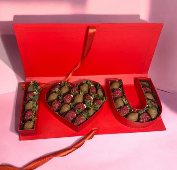 Клубника в шоколаде  лов, артикул F1364510 - 12950 рублей, доставка по городу. Flawery - доставка цветов