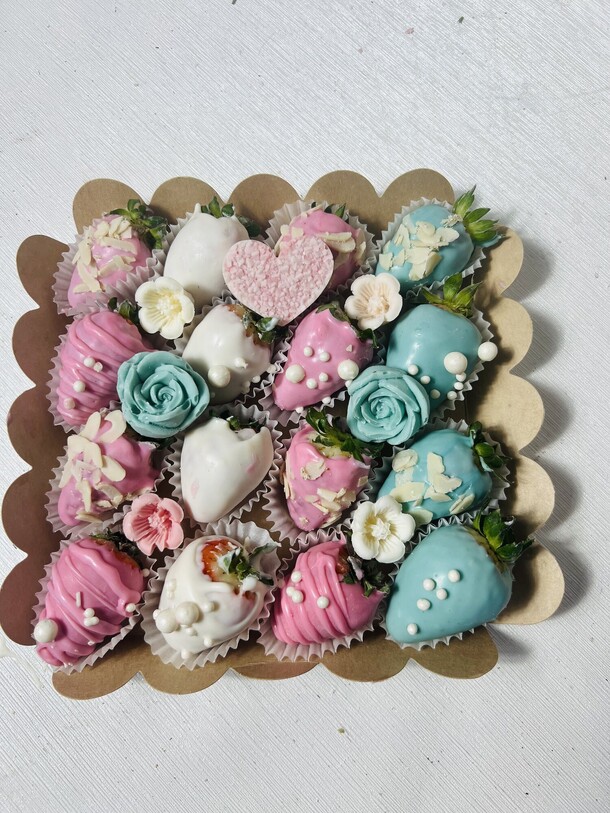 Клубника в шоколаде, артикул F1366352 - 4250 рублей, доставка по городу. Flawery - доставка цветов