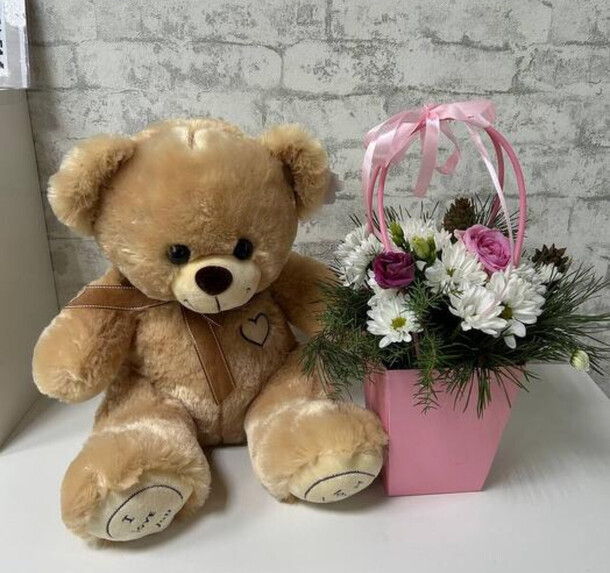 Мишка и цветы, артикул F1372861 - 7950 рублей, доставка по городу. Flawery - доставка цветов