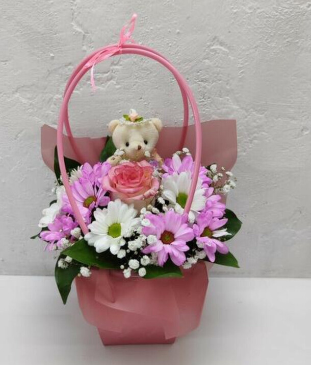 Сумка цветы и мишка, артикул F1372865 - 3550 рублей, доставка по городу. Flawery - доставка цветов