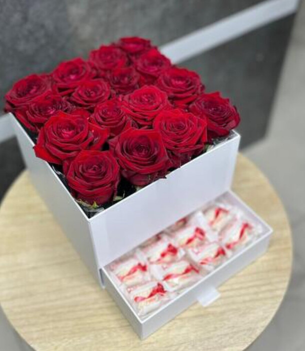 Цветы и рафаэлло, артикул F1379378 - 9950 рублей, доставка по городу. Flawery - доставка цветов