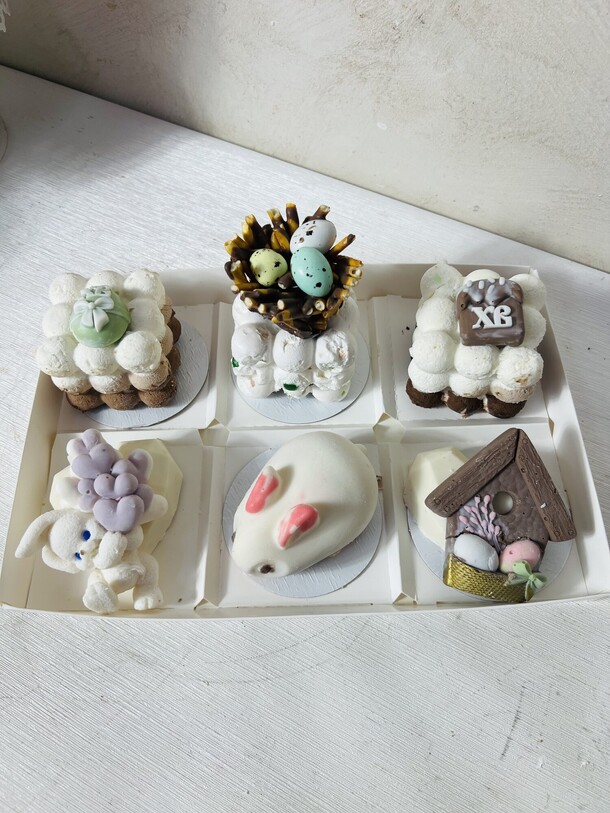 Набор пасхальных пирожных, артикул F1404183 - 3950 рублей, доставка по городу. Flawery - доставка цветов