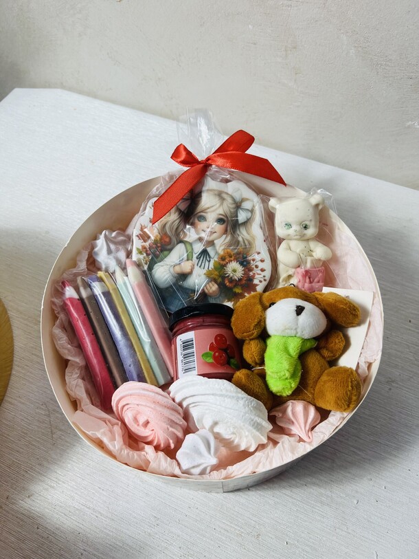 Набор к школе, артикул F1457605 - 3250 рублей, доставка по городу. Flawery - доставка цветов