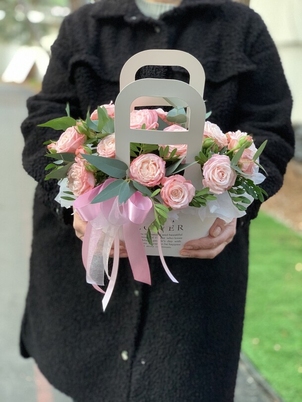 Мадам бомбастик в сумочке, артикул F1365480 - 2780 рублей, доставка по городу. Flawery - доставка цветов