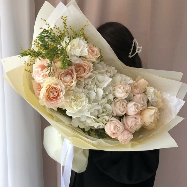 Авторский букет "лориэль", артикул F1367416 - 4545 рублей, доставка по городу. Flawery - доставка цветов