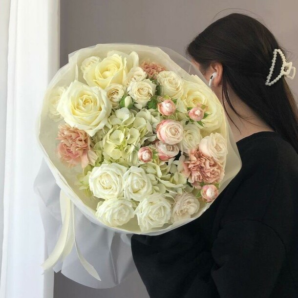 Авторский букет "ариэлла", артикул F1367451 - 5177 рублей, доставка по городу. Flawery - доставка цветов