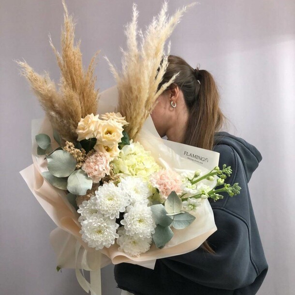 Авторский букет "оля-ля", артикул F1367844 - 3636 рублей, доставка по городу. Flawery - доставка цветов