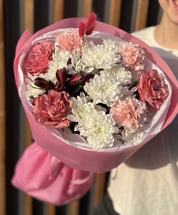 Букет с пиновиднами розами 💓, артикул F1398594 - 4400 рублей, доставка по городу. Flawery - доставка цветов