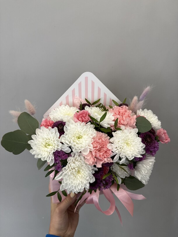 Цветы в конверте, артикул F1456500 - 2700 рублей, доставка по городу. Flawery - доставка цветов