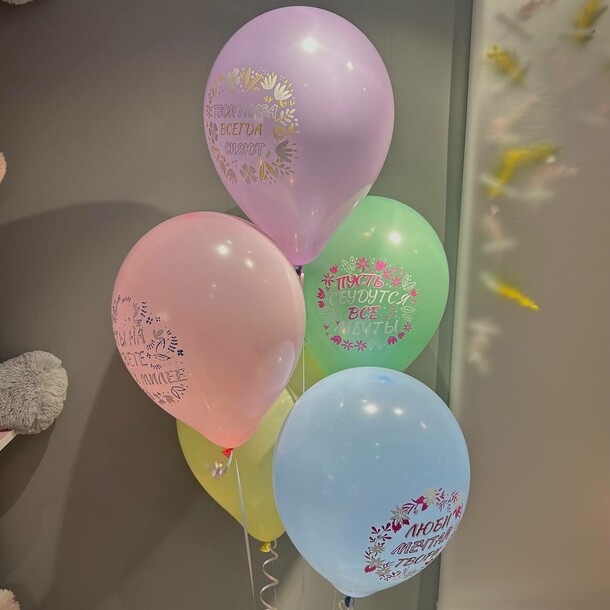 Связка нежных шаров, артикул F1450001 - 1390 рублей, доставка по городу. Flawery - доставка цветов