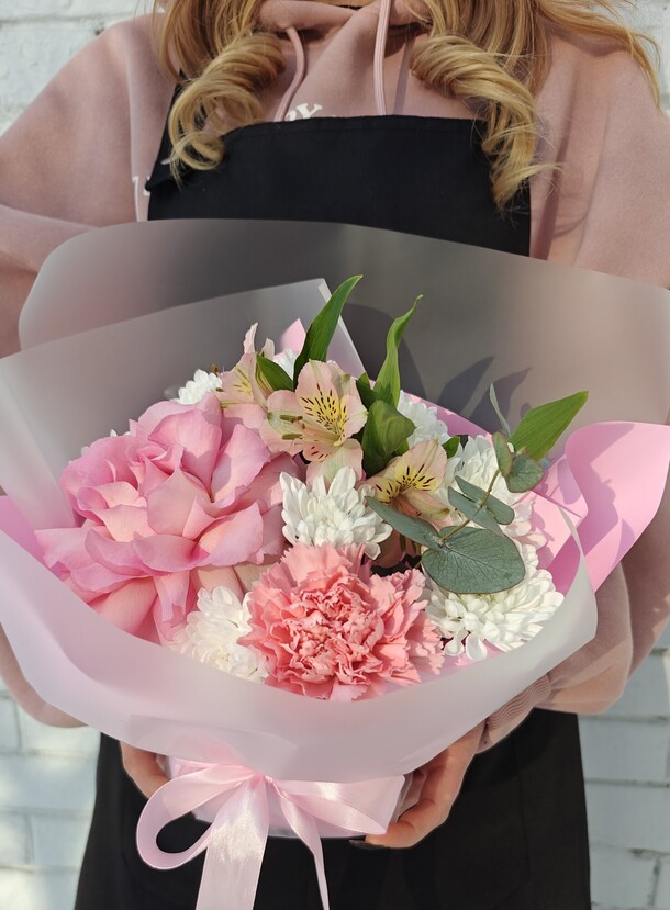 Стойкий комплимент в губке, артикул F1365960 - 2560 рублей, доставка по городу. Flawery - доставка цветов