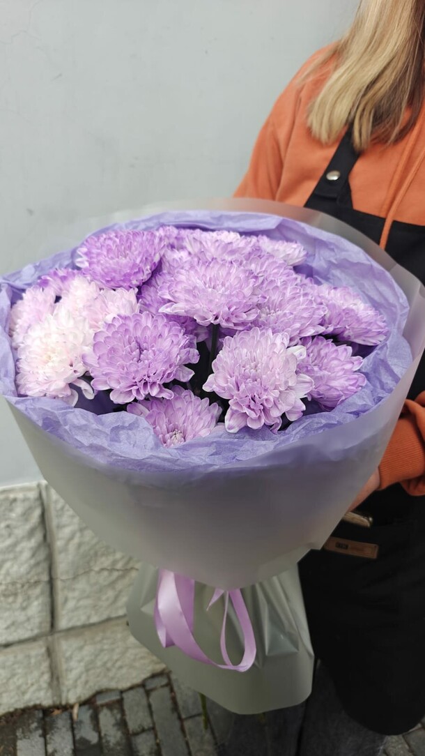 Сиреневая хризантема, артикул F1414667 - 3080 рублей, доставка по городу. Flawery - доставка цветов