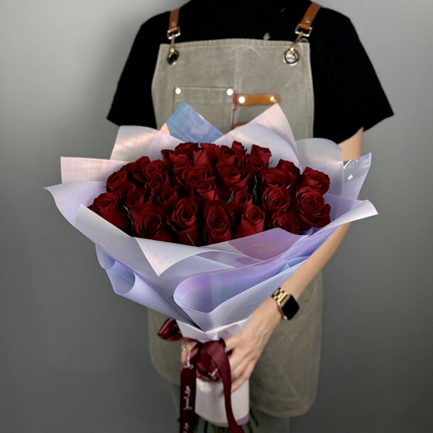 Букет из 31 красной розы, артикул F1375962 - 12490 рублей, доставка по городу. Flawery - доставка цветов