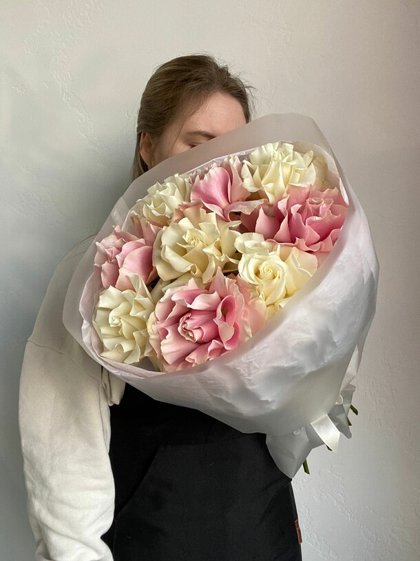 Букет из французских роз, артикул F1375510 - 5489 рублей, доставка по городу. Flawery - доставка цветов