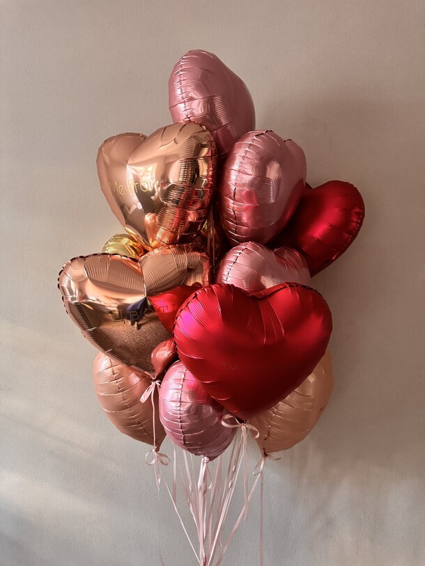 Фонтан из 13 сердец с надписями, артикул F1368456 - 6001 рублей, доставка по городу. Flawery - доставка цветов