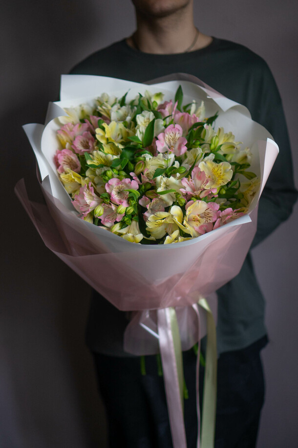 Микс из альстромерии, артикул F1397653 - 3200 рублей, доставка по городу. Flawery - доставка цветов