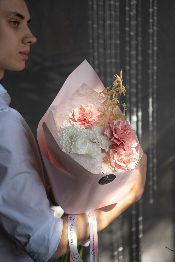 Букет комплимент для девочки, артикул F1457264 - 1750 рублей, доставка по городу. Flawery - доставка цветов