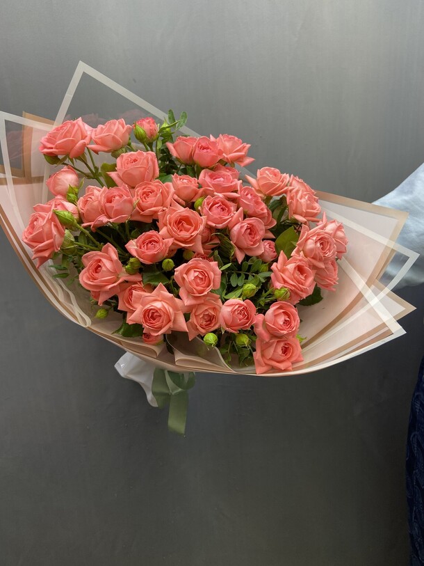 Букет из кустовой розы барбадос, артикул F1404143 - 3490 рублей, доставка по городу. Flawery - доставка цветов