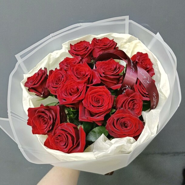 Букет из 15 эквадорских красных роз 🌹 красная роза, артикул F1367397 - 10500 рублей, доставка по городу. Flawery - доставка цветов