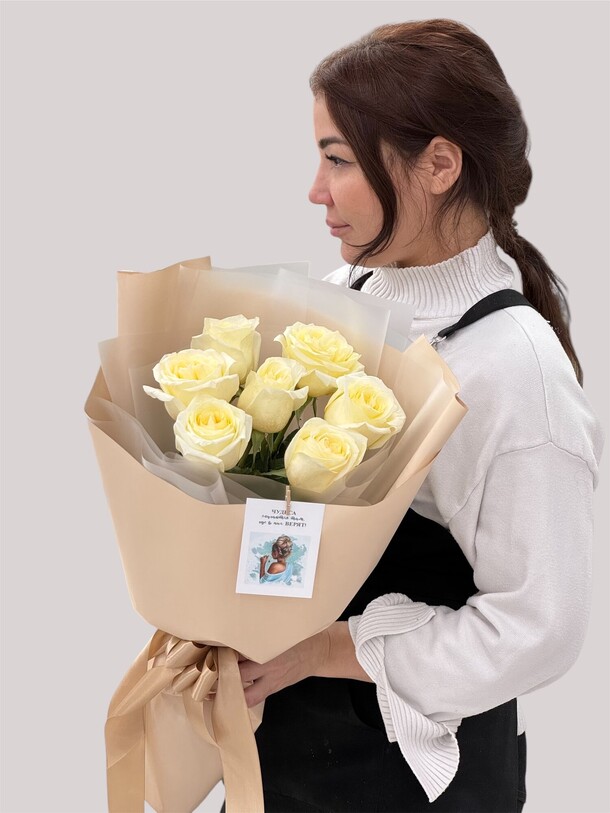 Монобукет из роз, артикул F1367819 - 4500 рублей, доставка по городу. Flawery - доставка цветов