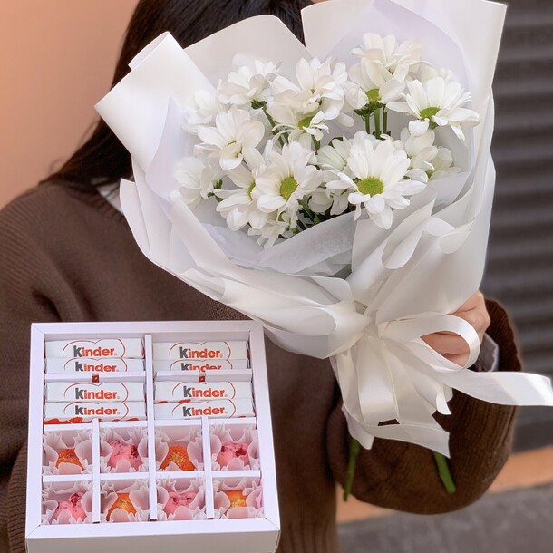 Супер комбо ромашки и kinder, артикул F1436383 - 3990 рублей, доставка по городу. Flawery - доставка цветов