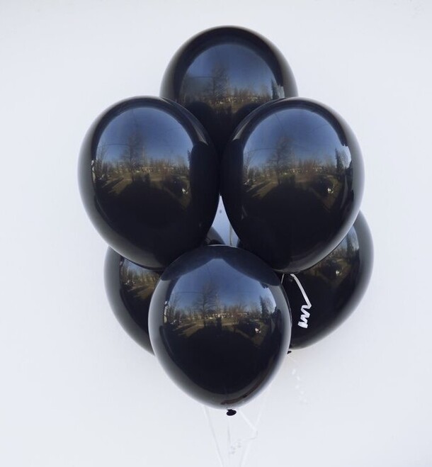 Фонтан из черных шаров, артикул F1402416 - 2000 рублей, доставка по городу. Flawery - доставка цветов