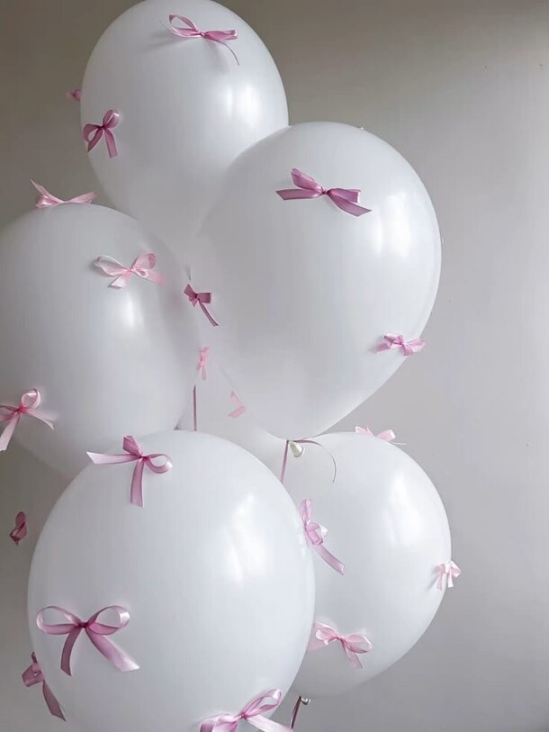 Белые шары с бантиками, артикул F1402500 - 2450 рублей, доставка по городу. Flawery - доставка цветов