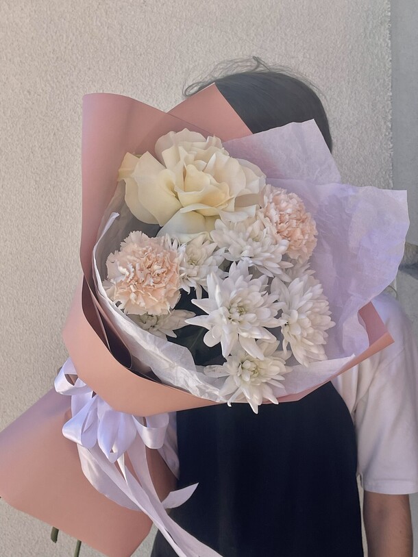 Букет-комплимент, артикул F1422491 - 2650 рублей, доставка по городу. Flawery - доставка цветов