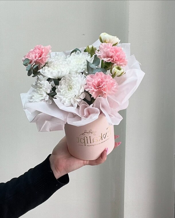 Цветы в милой коробочке, артикул F1433342 - 3100 рублей, доставка по городу. Flawery - доставка цветов