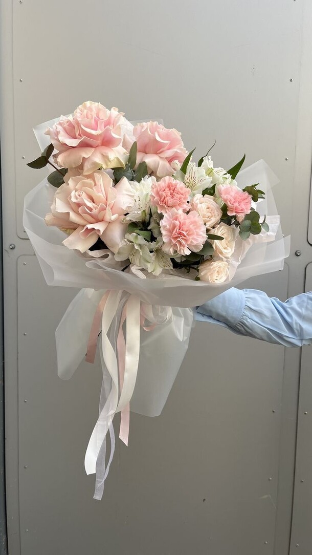 Сборный нежный букет для неё, артикул F1446451 - 5200 рублей, доставка по городу. Flawery - доставка цветов