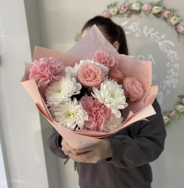 Букетик комплимент, артикул F1447563 - 2650 рублей, доставка по городу. Flawery - доставка цветов