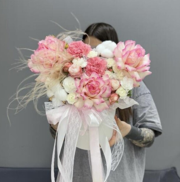 Нежная композиция, артикул F1449004 - 7150 рублей, доставка по городу. Flawery - доставка цветов