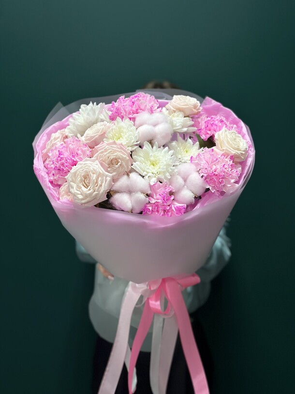 Яркий букет со стойкими цветами, артикул F1478100 - 5250 рублей, доставка по городу. Flawery - доставка цветов