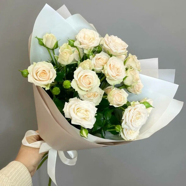 Букет из 5 кустовых роз, артикул F1519148 - 3650 рублей, доставка по городу. Flawery - доставка цветов