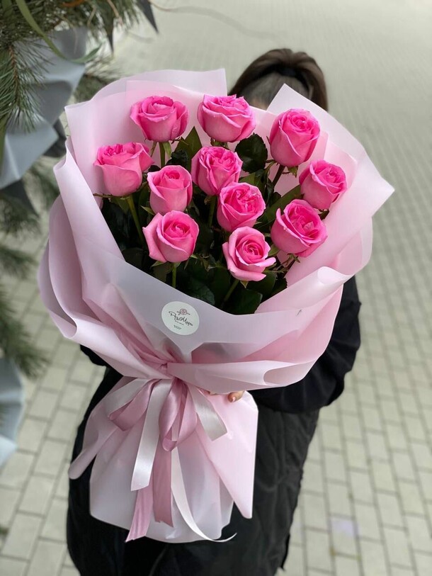 Букет с розами, артикул F1369005 - 4300 рублей, доставка по городу. Flawery - доставка цветов