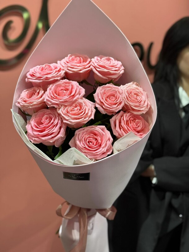 Букет с местными розами, артикул F1369016 - 4100 рублей, доставка по городу. Flawery - доставка цветов