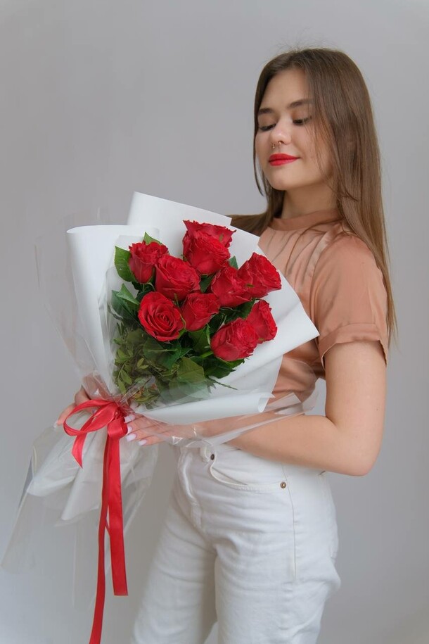 Красное в белом, артикул F1370640 - 7920 рублей, доставка по городу. Flawery - доставка цветов