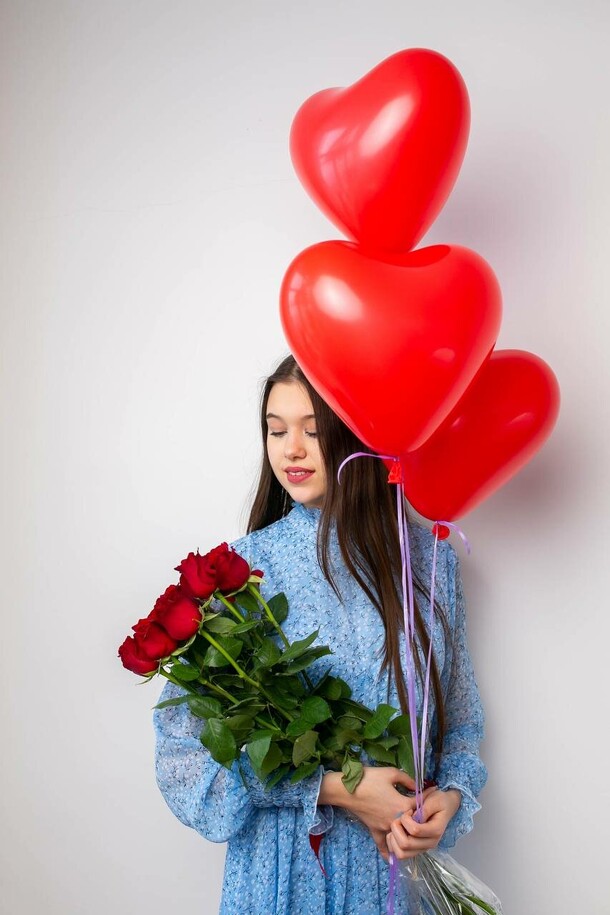 7 роз +3 сердца, артикул F1371017 - 5676 рублей, доставка по городу. Flawery - доставка цветов