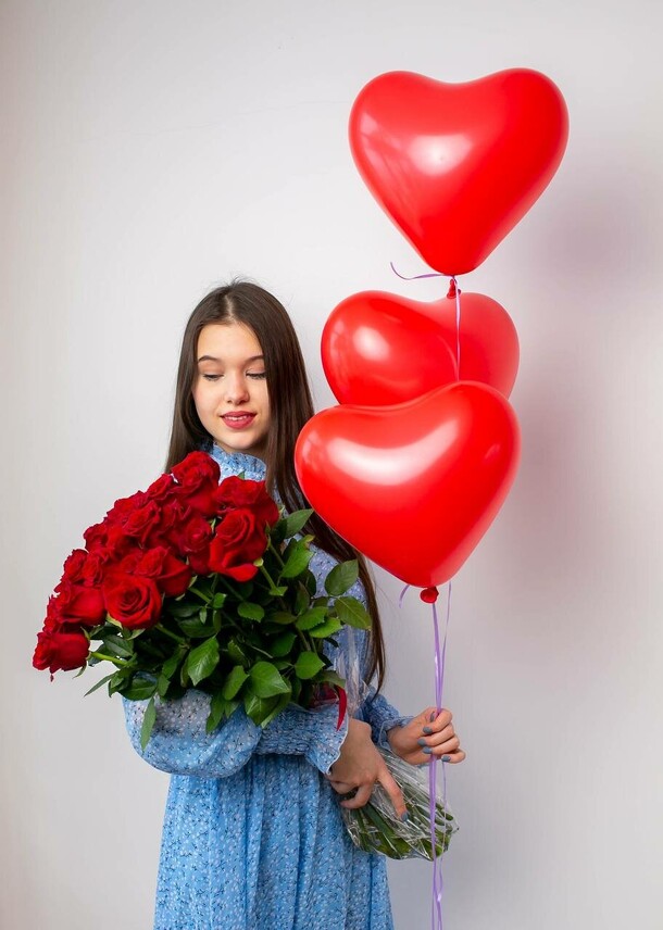 15 роз + 3 сердца, артикул F1371020 - 10395 рублей, доставка по городу. Flawery - доставка цветов