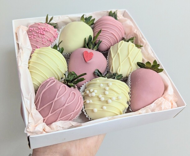 Набор из клубники "сердечко", артикул F1369864 - 2500 рублей, доставка по городу. Flawery - доставка цветов