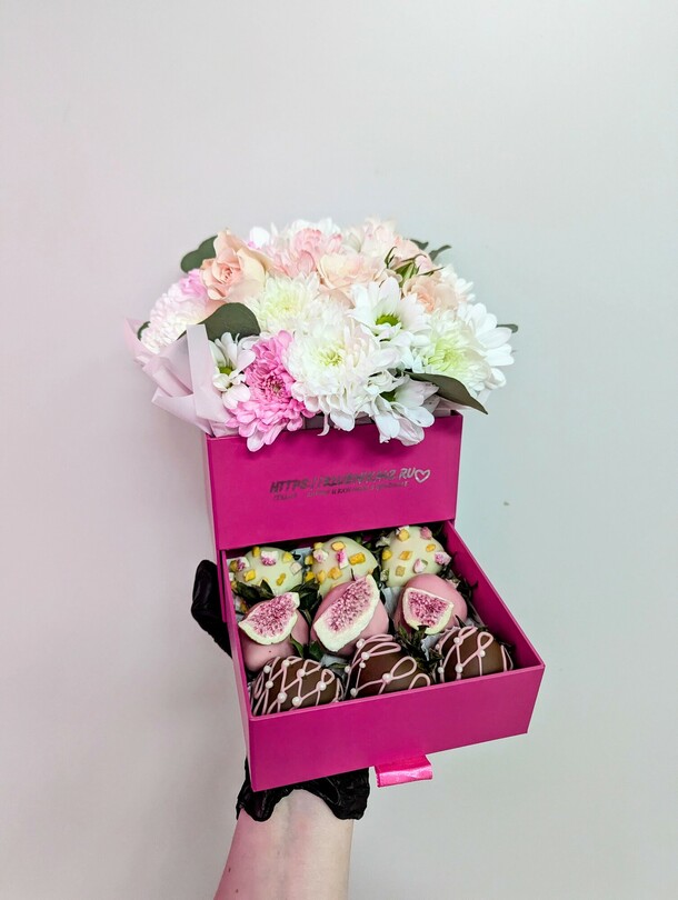 Шкатулка на 9 ягод микс шоколада с цветами, артикул F1423376 - 7200 рублей, доставка по городу. Flawery - доставка цветов